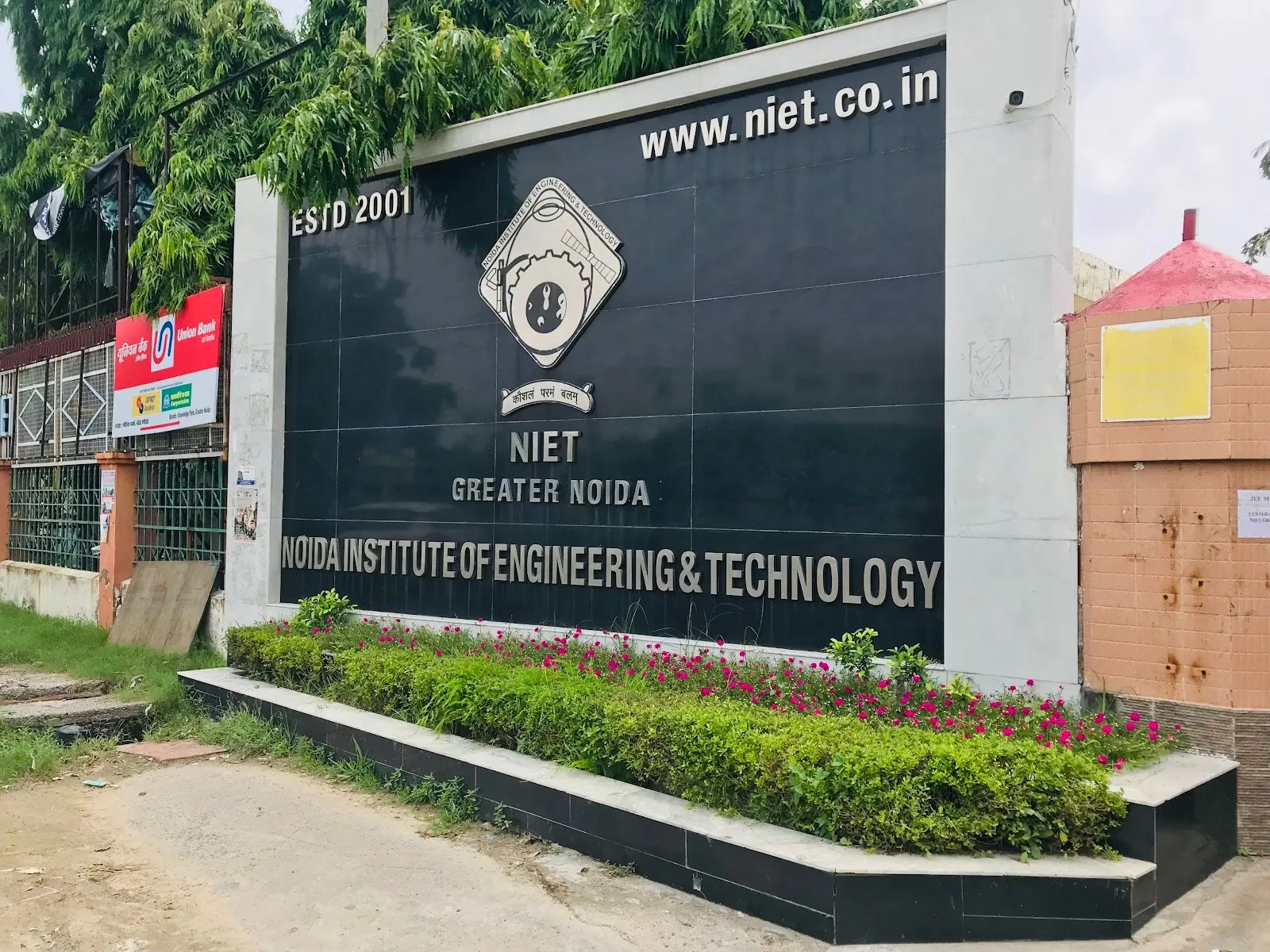 Noida Institute of Engineering and Technology campus